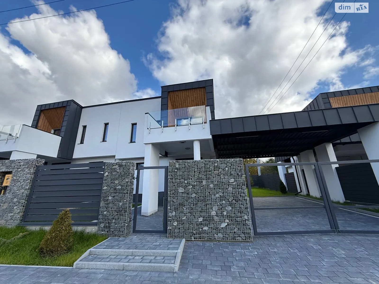 Продается дом на 2 этажа 150 кв. м с садом, цена: 210000 $ - фото 1