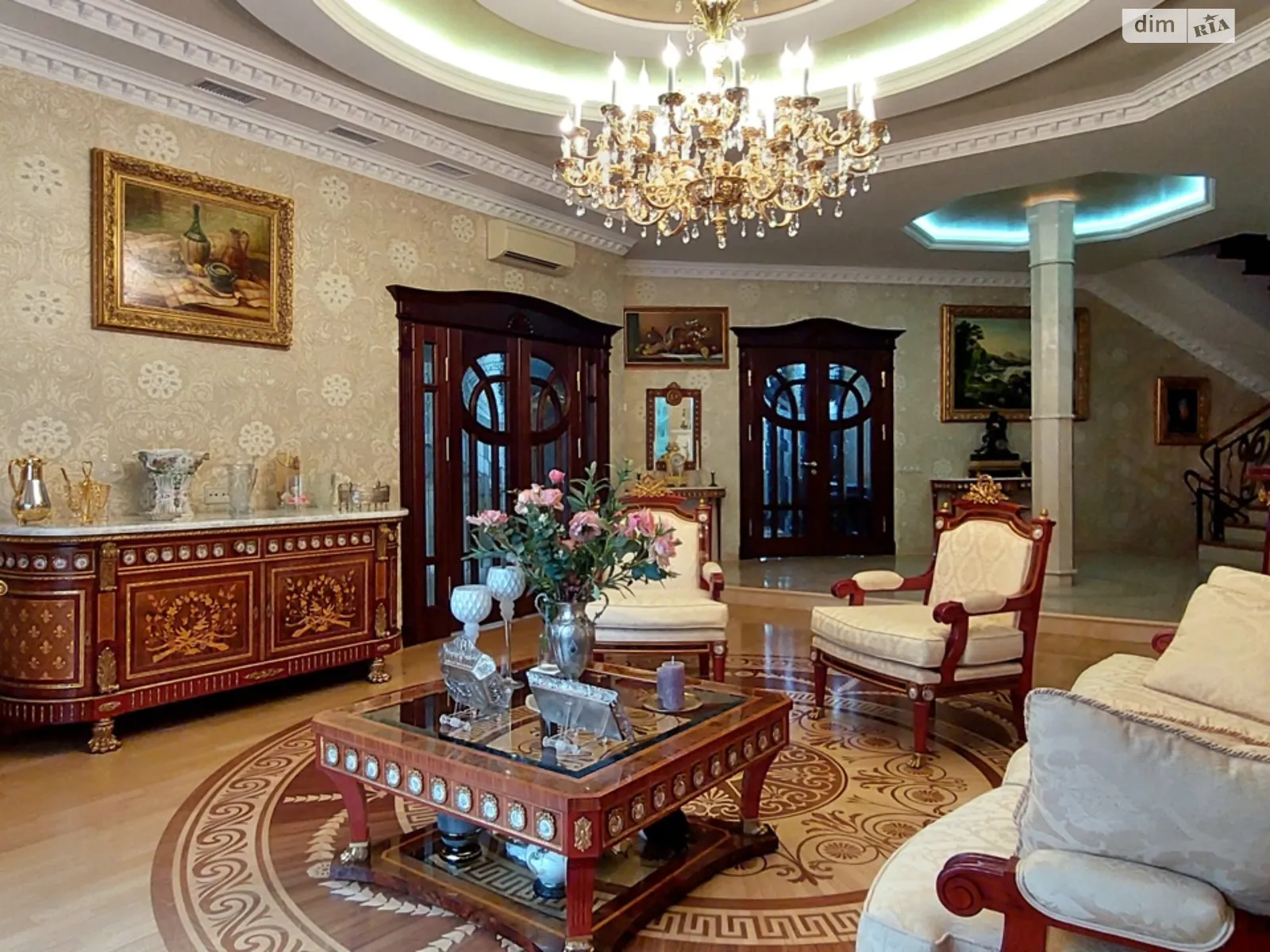 Продается дом на 3 этажа 539 кв. м с балконом, цена: 3000000 $ - фото 1