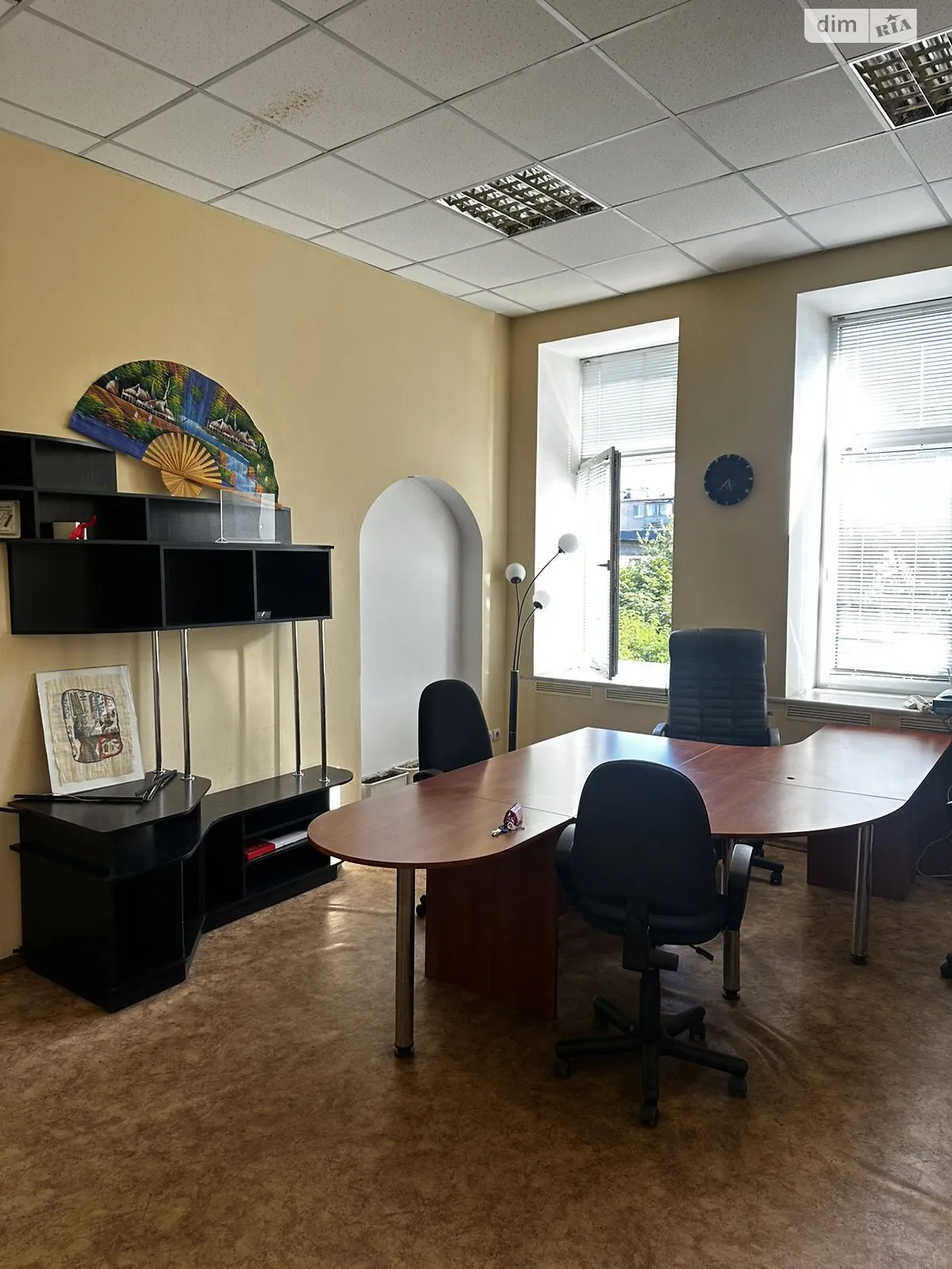 Сдается в аренду офис 32.3 кв. м в бизнес-центре, цена: 5000 грн - фото 1