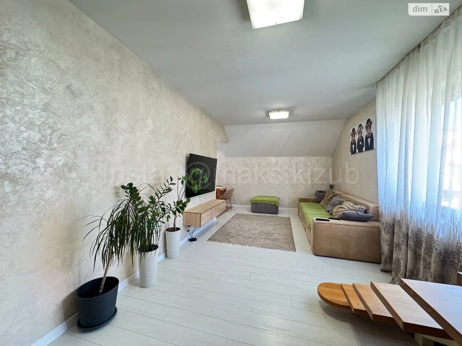 Продается 2-комнатная квартира 107 кв. м в Ужгороде, ул. Енковская, 27 - фото 1