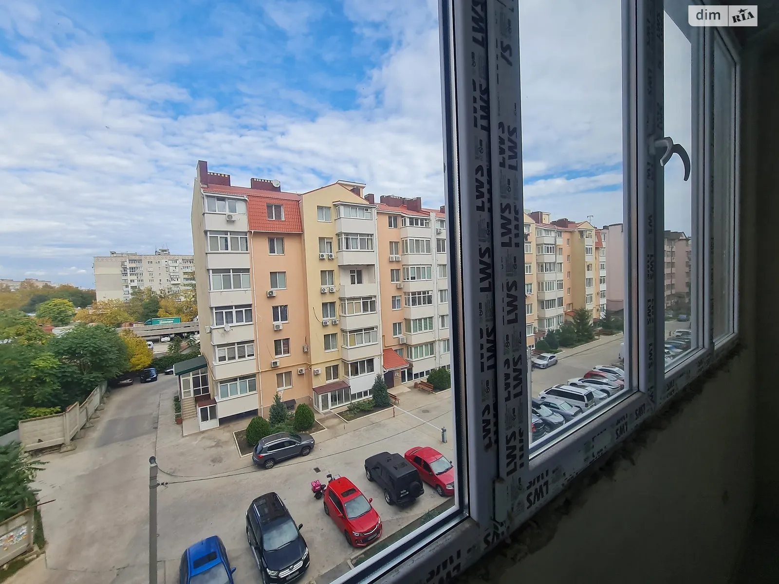 Продається 1-кімнатна квартира 60 кв. м у Чорноморську, вул. Парусна, 1Т - фото 1