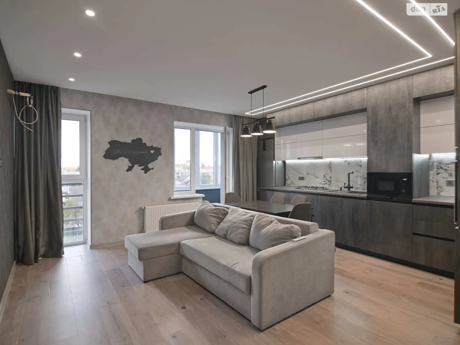 Продается 2-комнатная квартира 66.4 кв. м в Ровно, ул. 24 Августа, 24 - фото 1