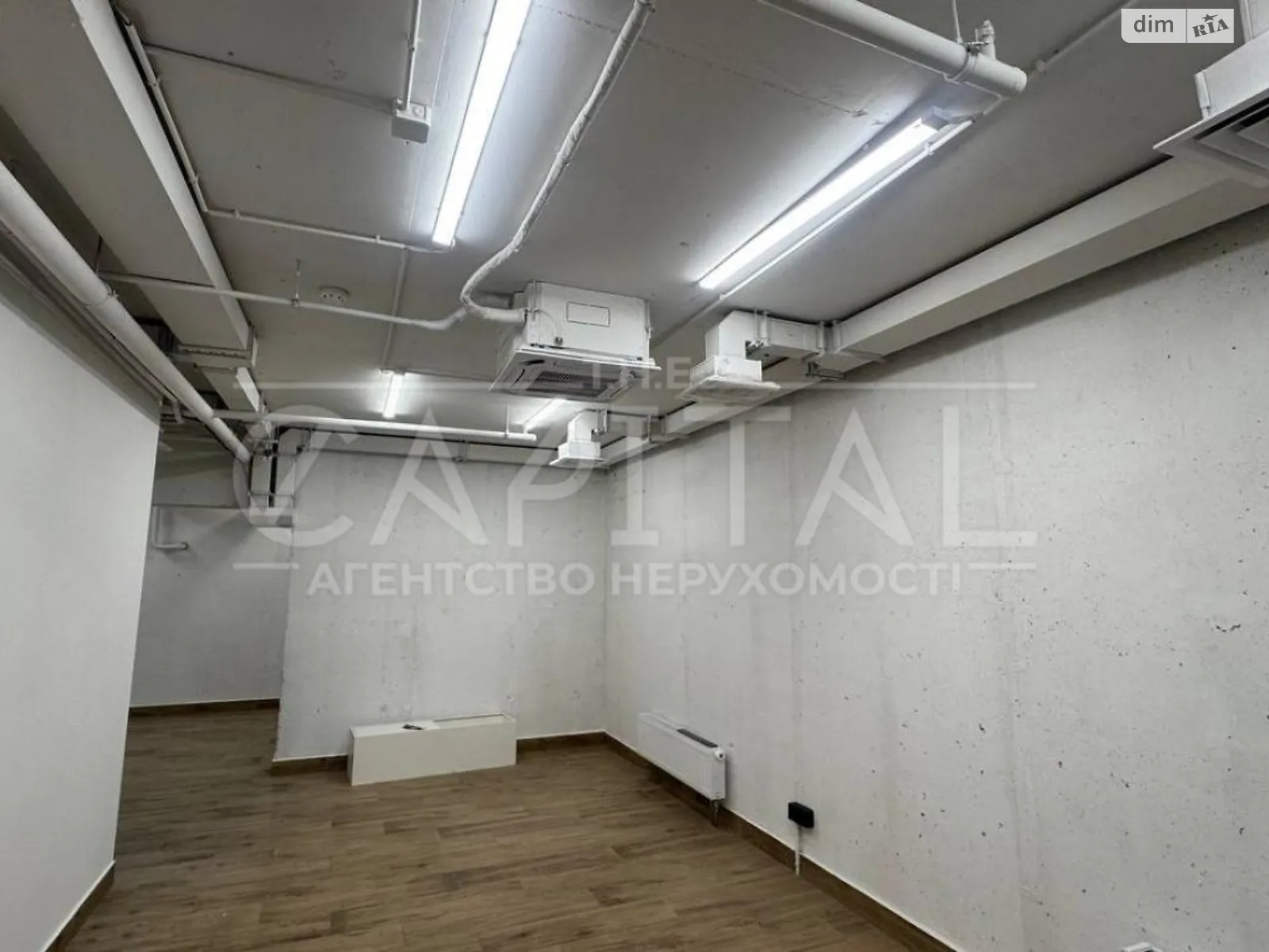 Сдается в аренду офис 90 кв. м в бизнес-центре, цена: 2400 $ - фото 1