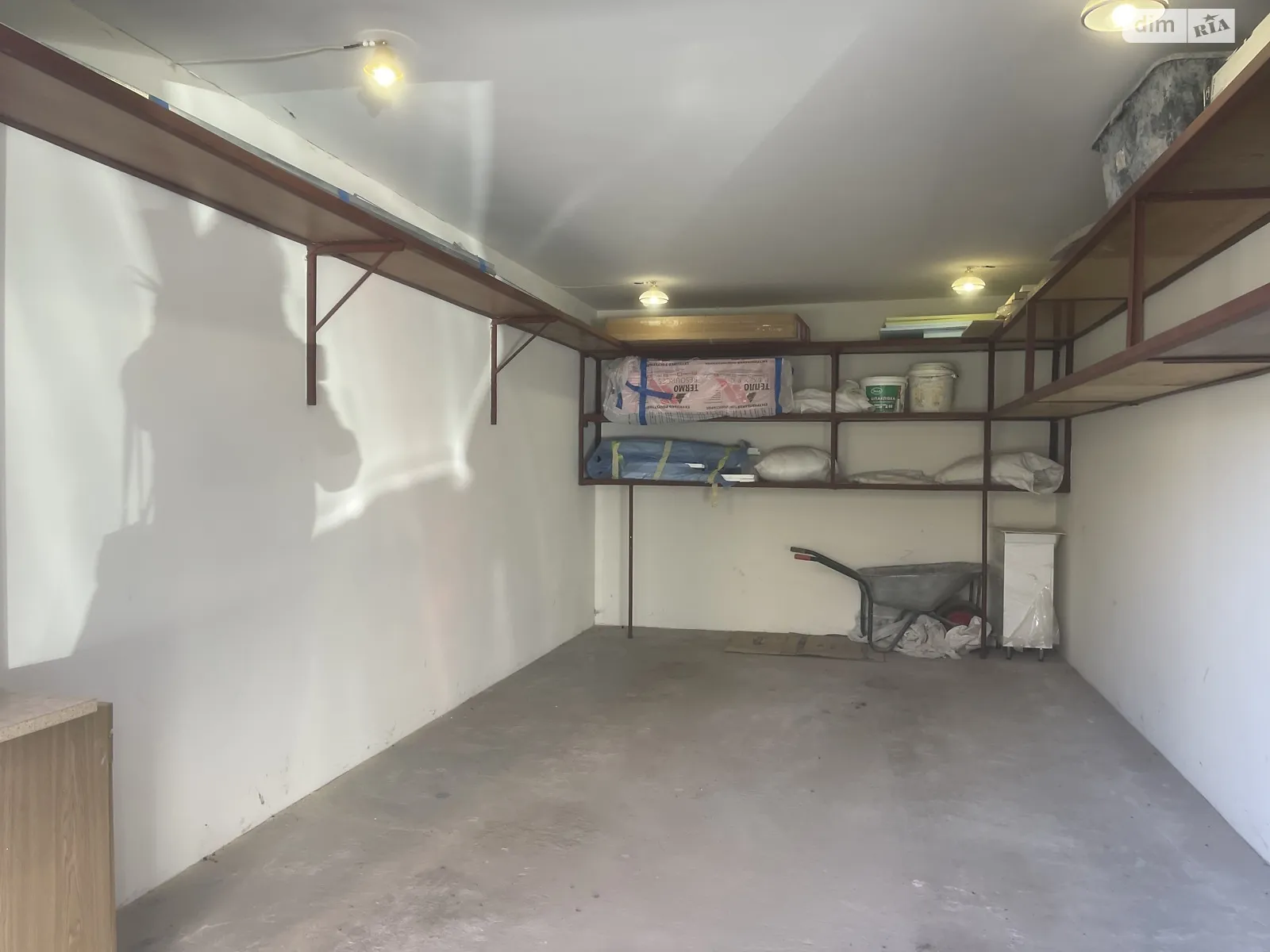 Сдается в аренду отдельно стоящий гараж под легковое авто на 22 кв. м, цена: 3000 грн - фото 1