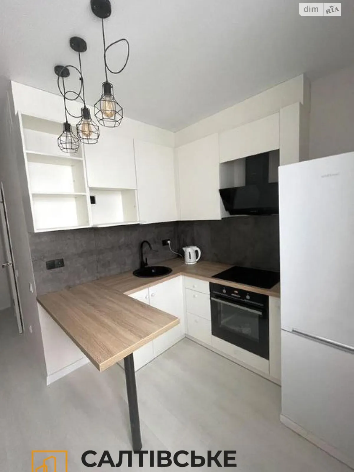 Продается 1-комнатная квартира 35 кв. м в Харькове, ул. Академика Барабашова, 12А - фото 1