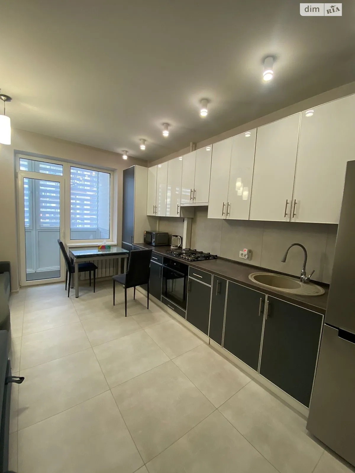 Продається 1-кімнатна квартира 46 кв. м у Ужгороді, вул. Климпуша, 2 - фото 1