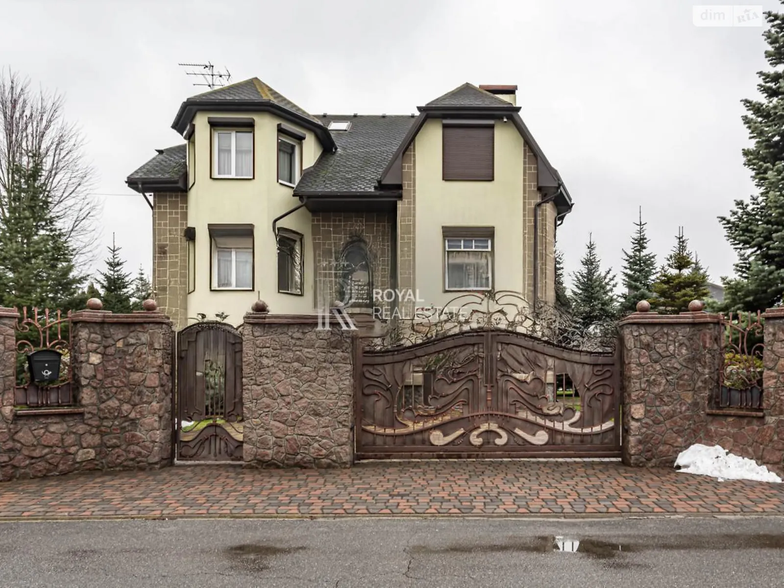 Сдается в аренду дом на 3 этажа 400 кв. м с гаражом, цена: 5000 $ - фото 1