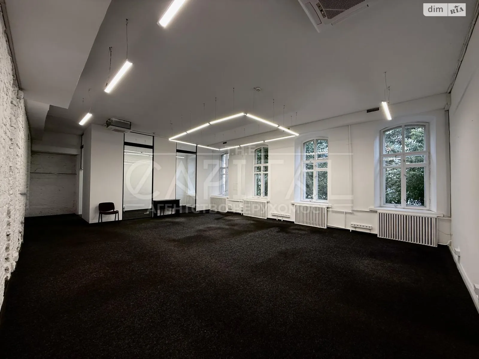 Сдается в аренду офис 260 кв. м в бизнес-центре, цена: 5200 $ - фото 1