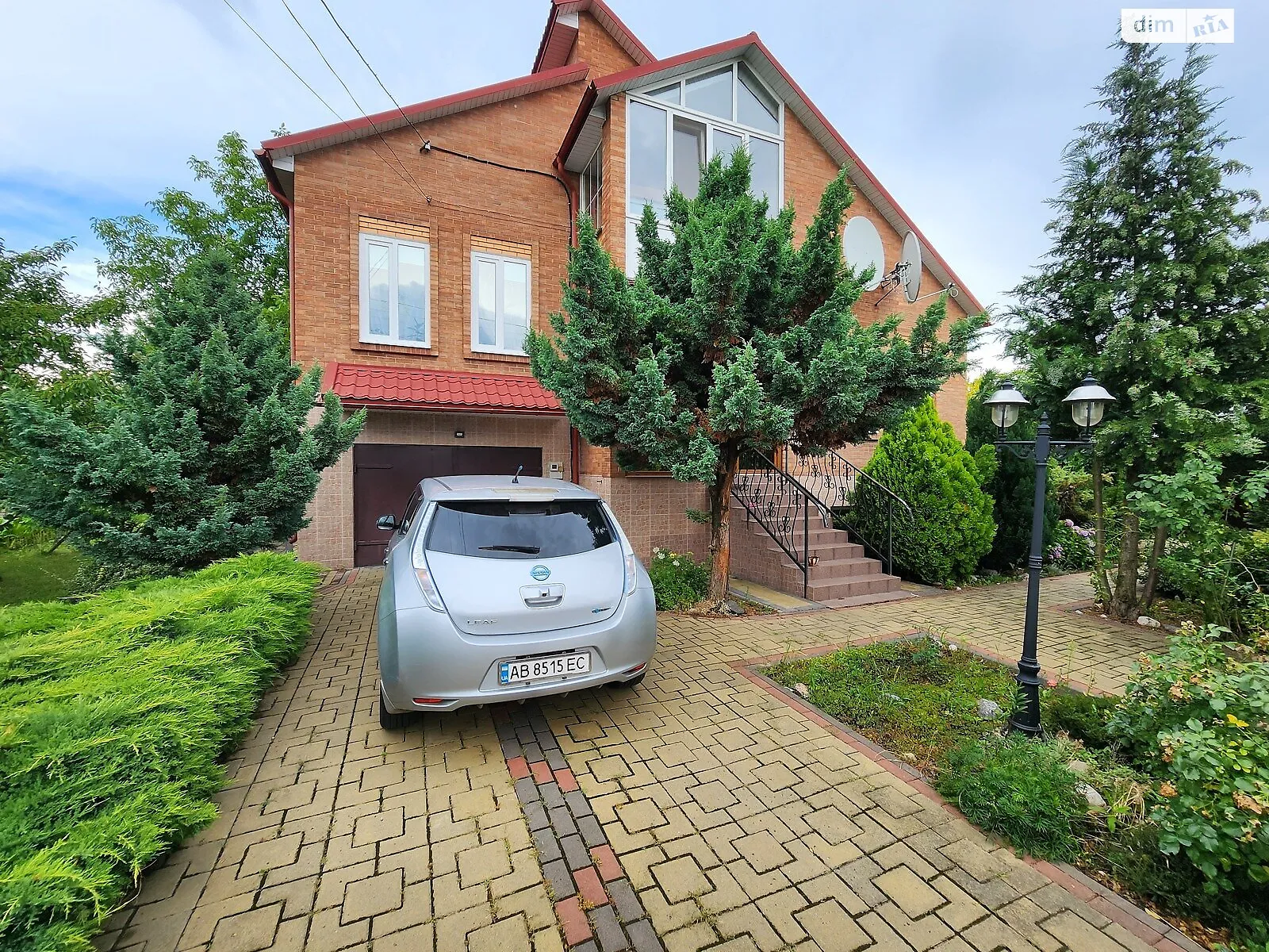 Продается дом на 2 этажа 225 кв. м с участком, цена: 227000 $ - фото 1