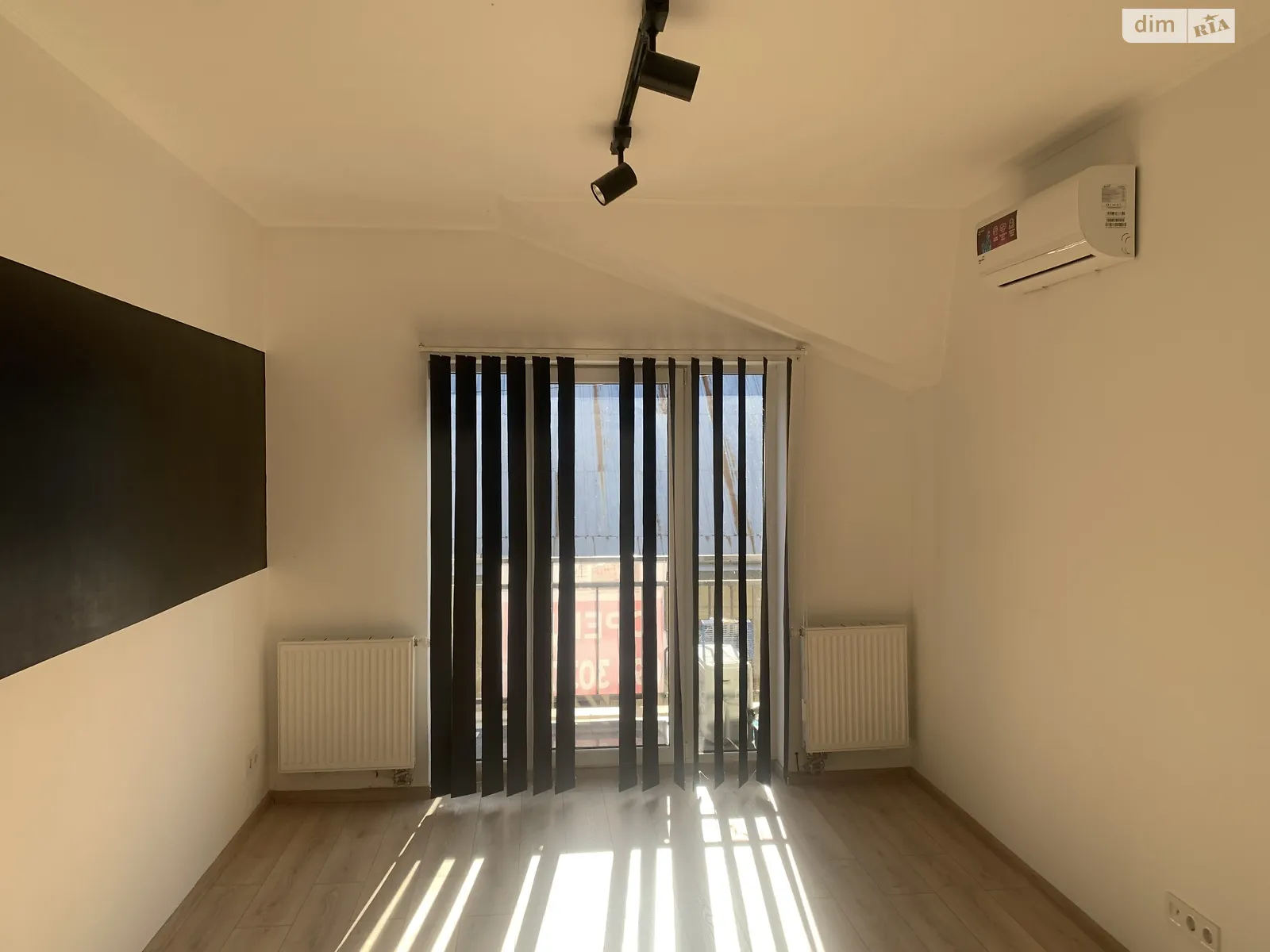 Сдается в аренду офис 105 кв. м в бизнес-центре, цена: 1575 $ - фото 1