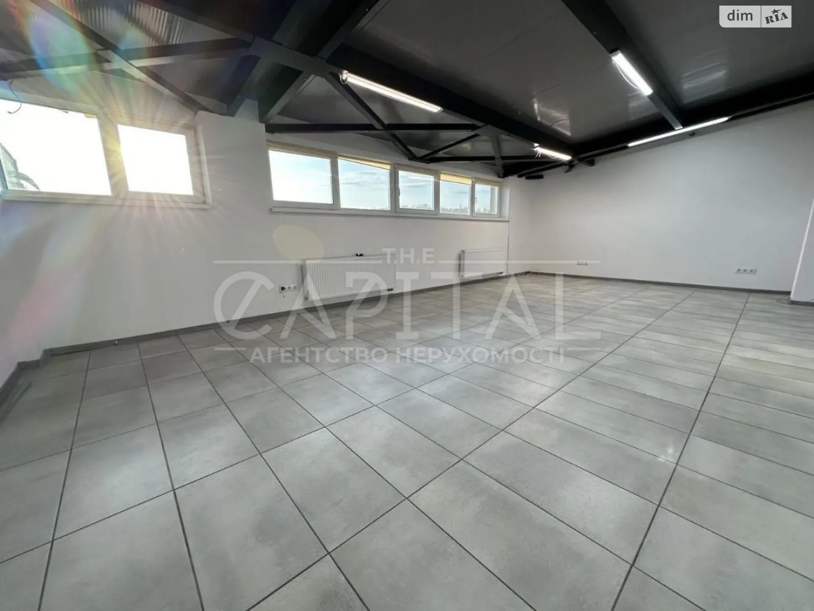 Сдается в аренду офис 150 кв. м в бизнес-центре, цена: 1500 $ - фото 1