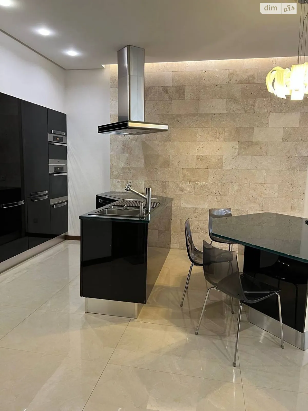 Сдается в аренду 4-комнатная квартира 202.4 кв. м в Одессе, пер. Каркашадзе - фото 1