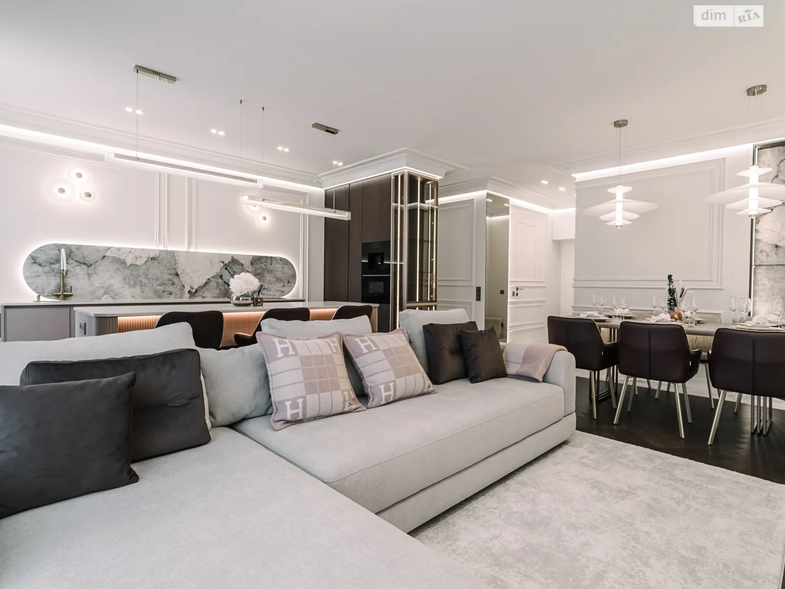 Продается 4-комнатная квартира 101 кв. м в Ужгороде, ул. Минайская, 9 - фото 1