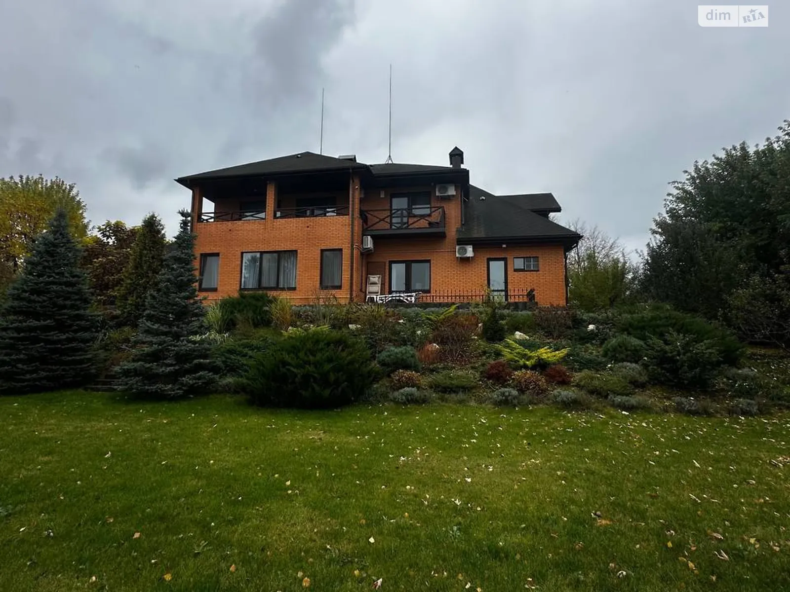 Продается дом на 2 этажа 320 кв. м с балконом, цена: 750000 $ - фото 1