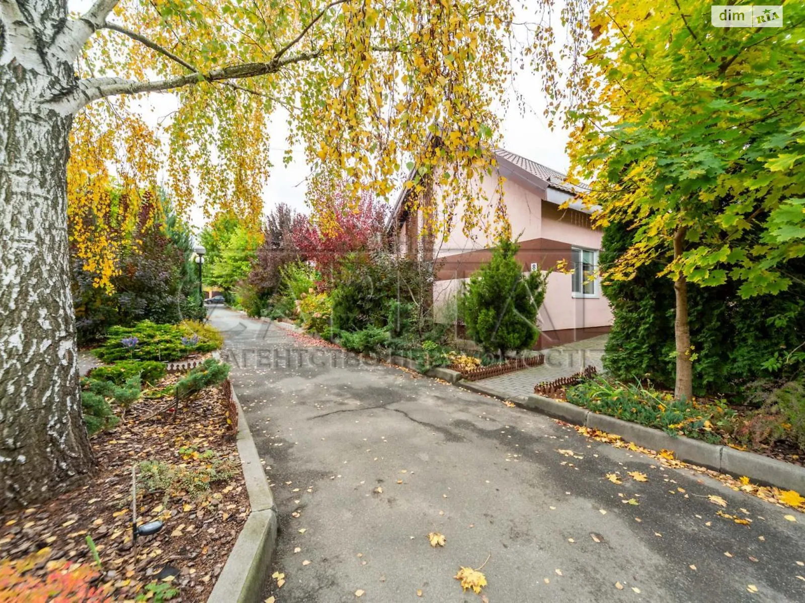 Сдается в аренду дом на 2 этажа 100 кв. м с камином, цена: 1000 $ - фото 1