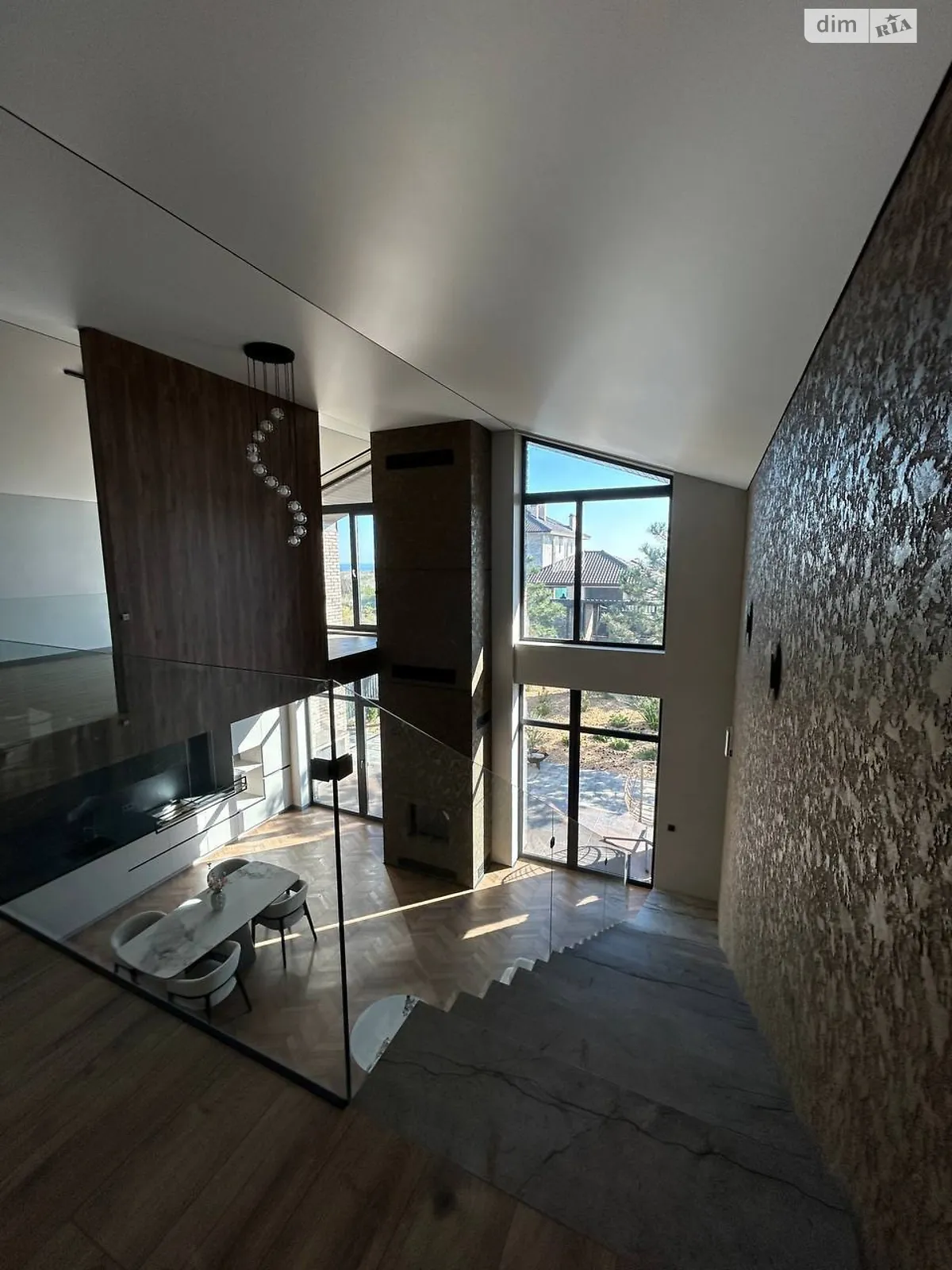 Продается дом на 2 этажа 170 кв. м с гаражом, цена: 450000 $ - фото 1