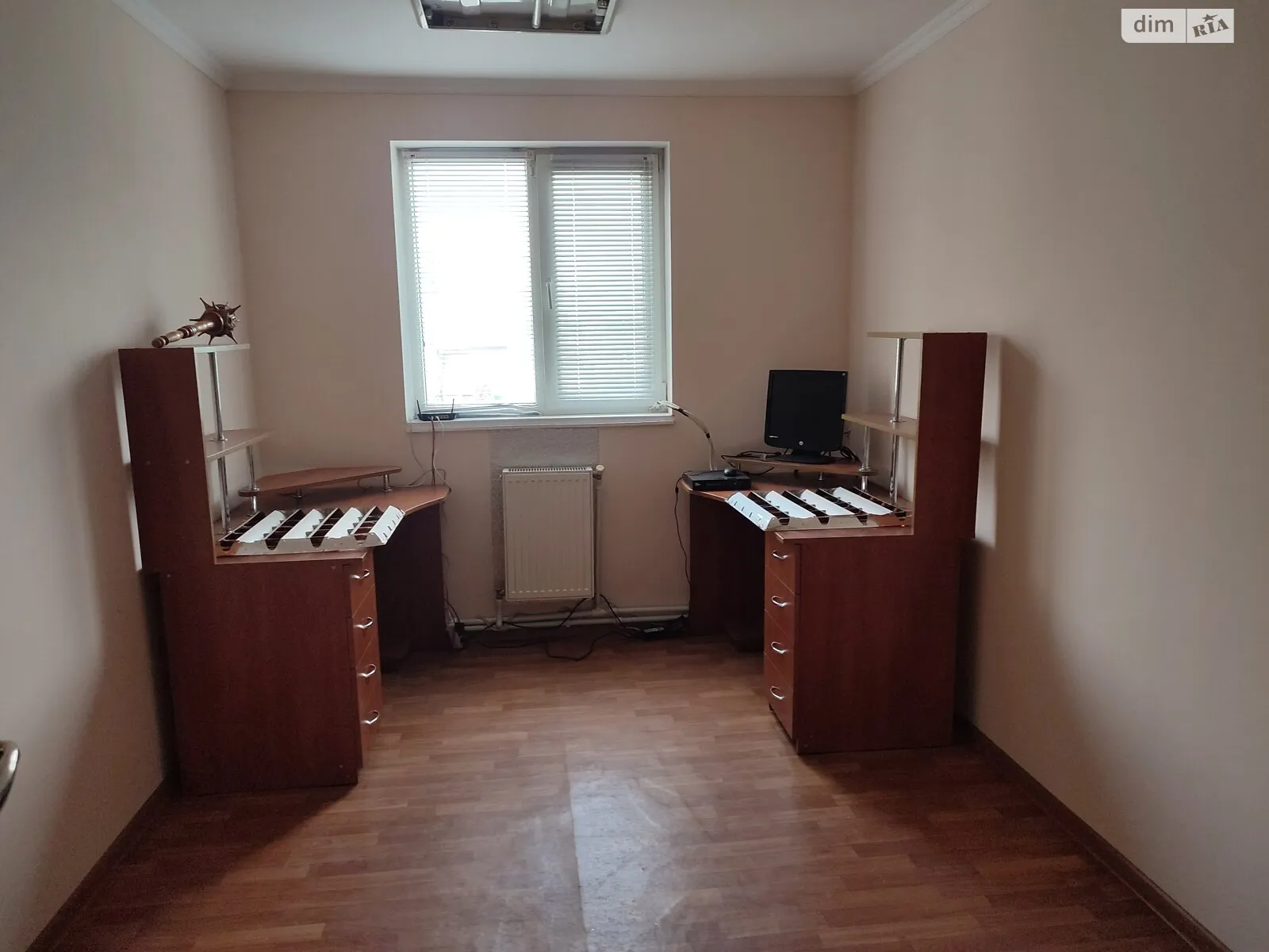 Сдается в аренду офис 26 кв. м в бизнес-центре, цена: 6500 грн - фото 1