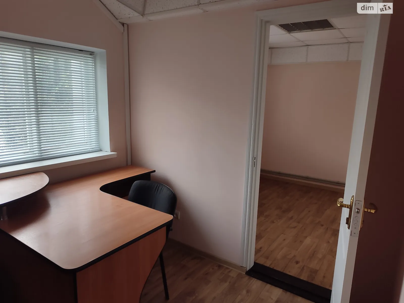 Сдается в аренду офис 15 кв. м в бизнес-центре, цена: 3750 грн - фото 1