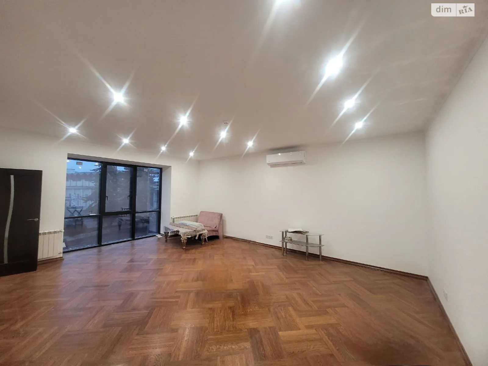 Сдается в аренду офис 125 кв. м в бизнес-центре, цена: 37500 грн - фото 1