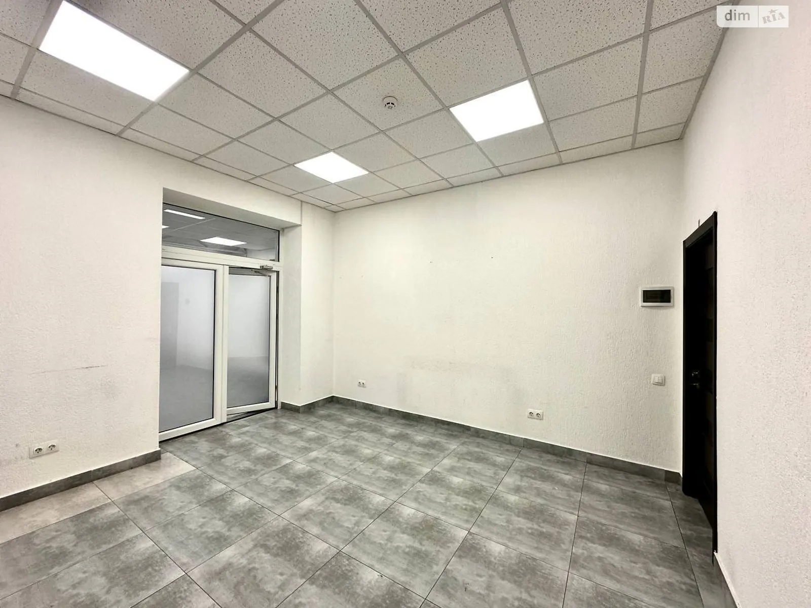Здається в оренду офіс 53 кв. м в бізнес-центрі, цена: 795 $ - фото 1