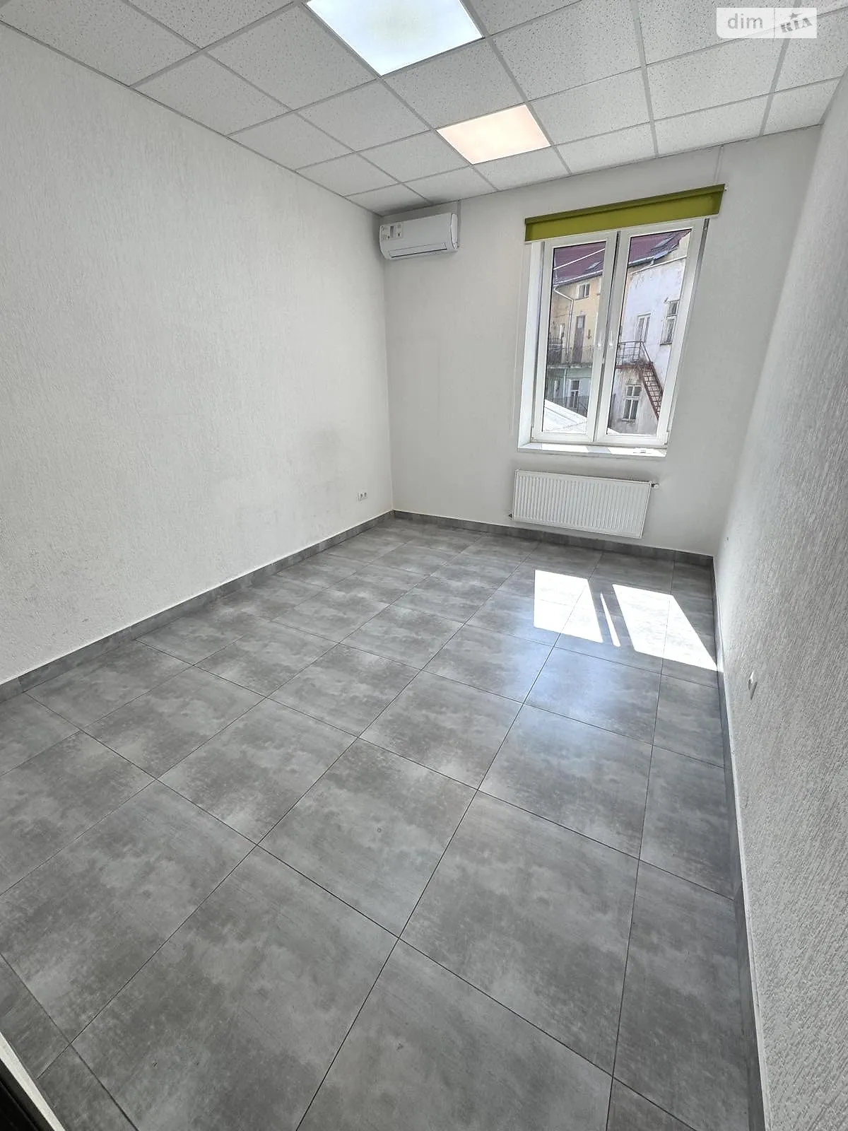 Здається в оренду офіс 60.2 кв. м в бізнес-центрі, цена: 900 $ - фото 1