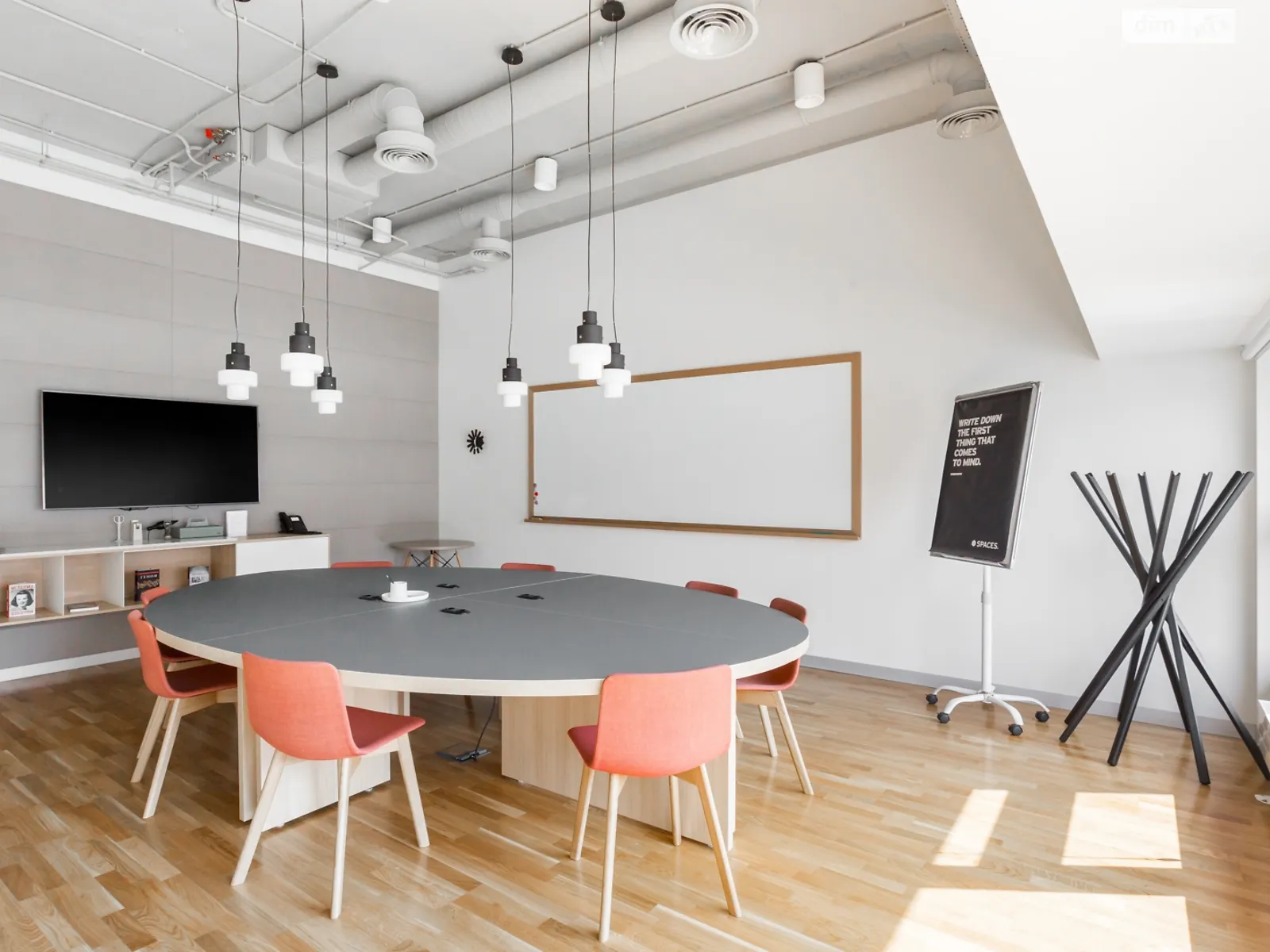 Сдается в аренду офис 30 кв. м в бизнес-центре, цена: 1109 $ - фото 1