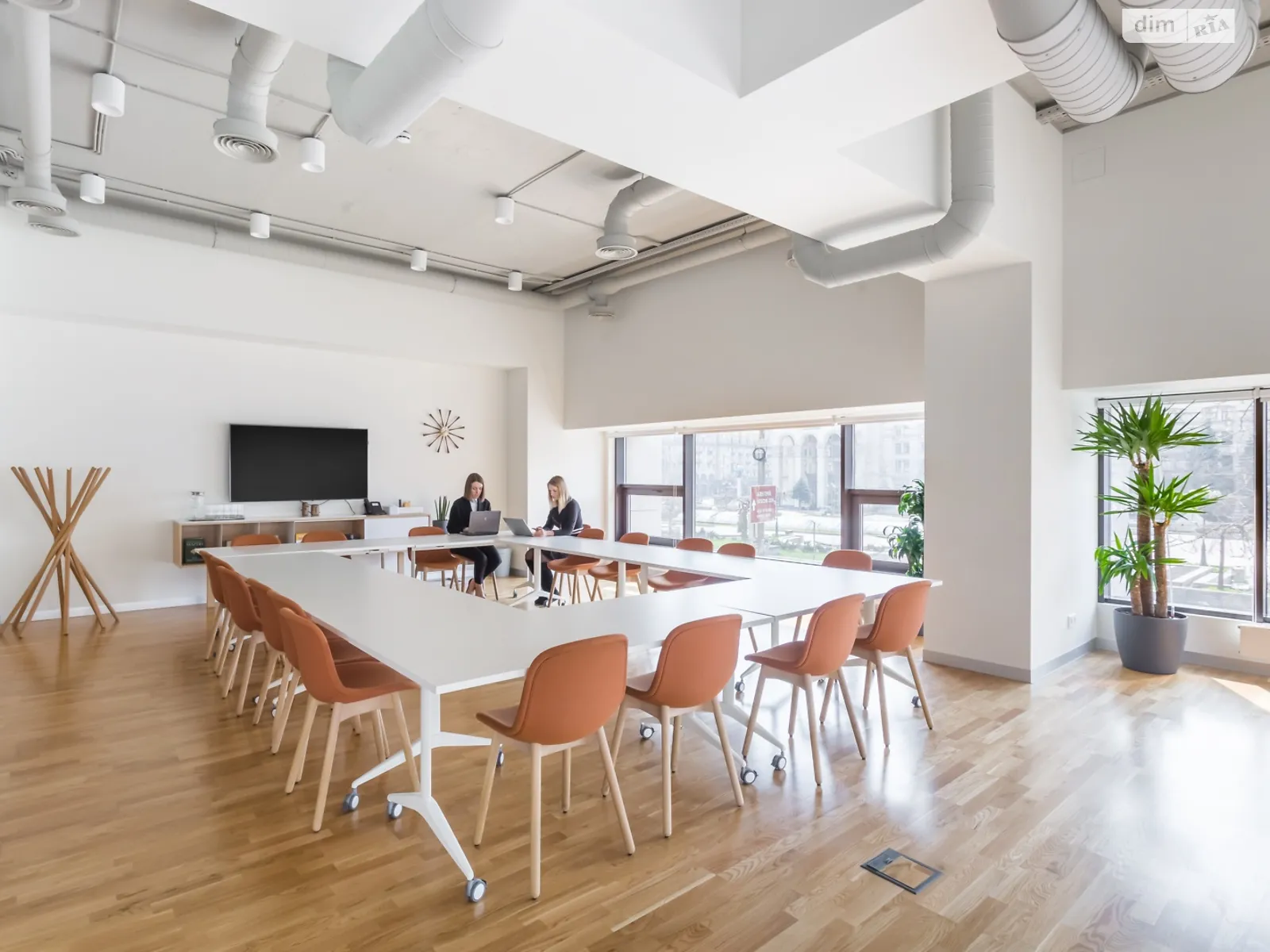 Сдается в аренду офис 30 кв. м в бизнес-центре, цена: 1212 $ - фото 1