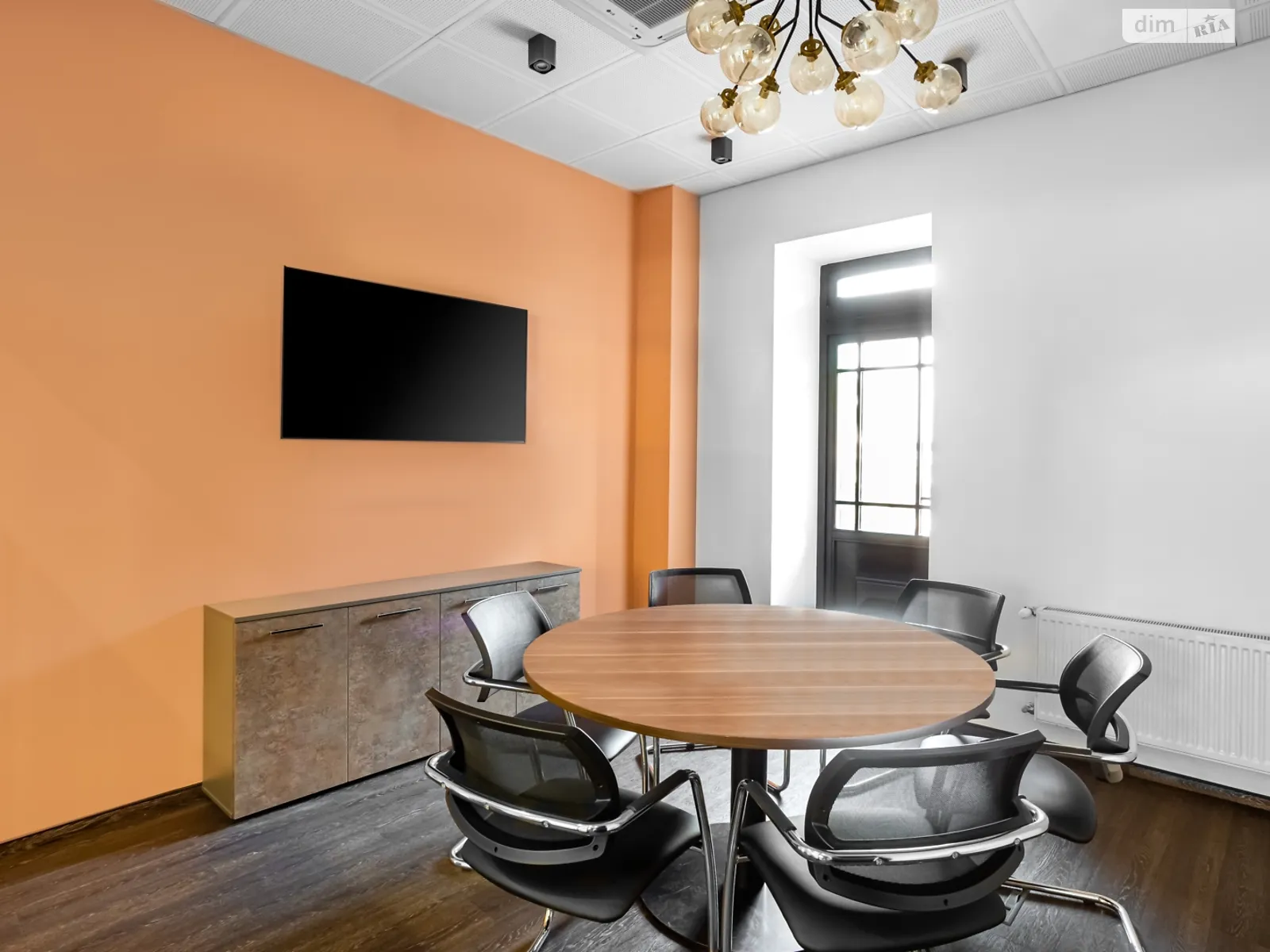 Сдается в аренду офис 20 кв. м в бизнес-центре, цена: 729 $ - фото 1