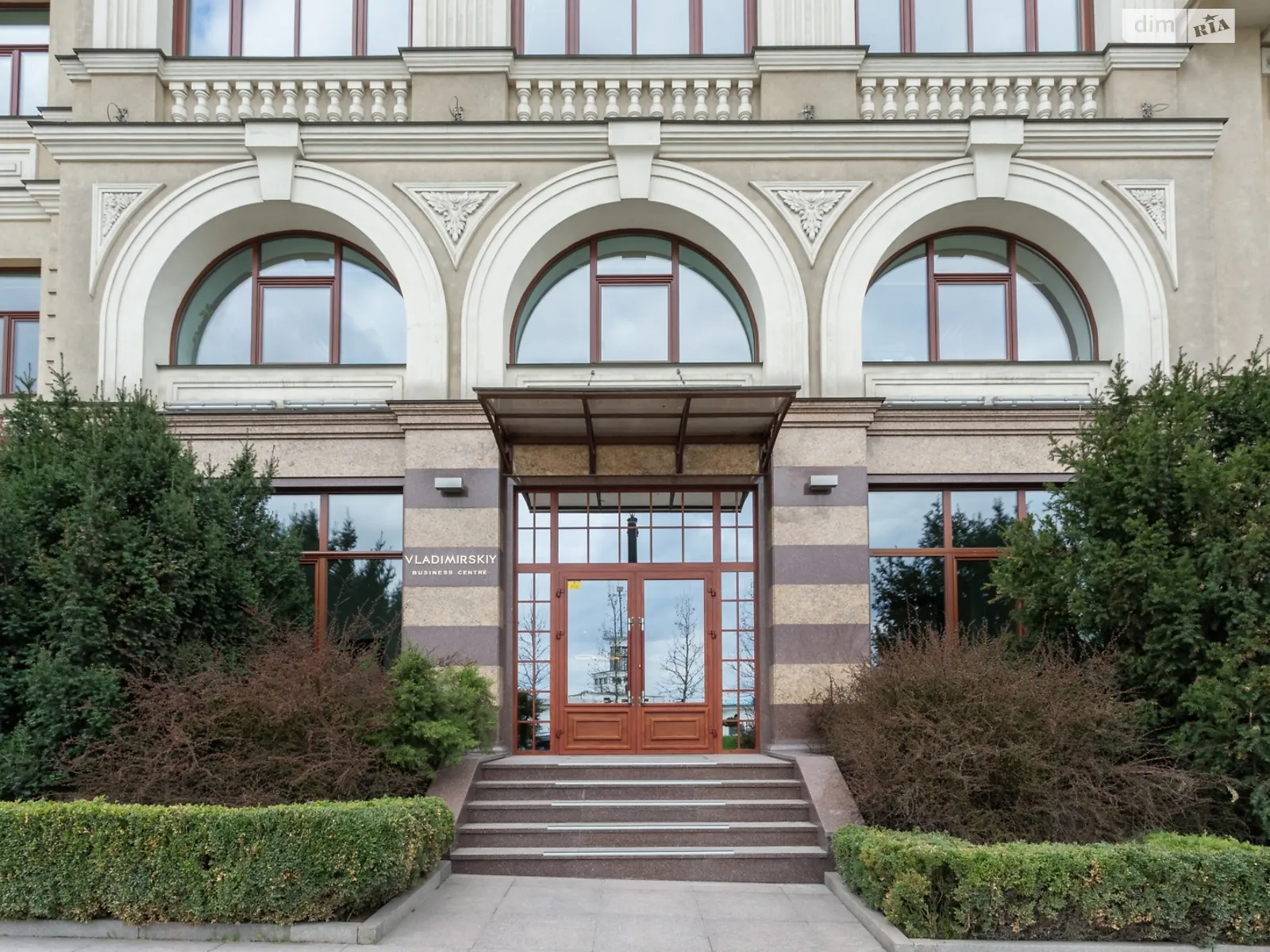 Здається в оренду офіс 10 кв. м в бізнес-центрі, цена: 589 $ - фото 1