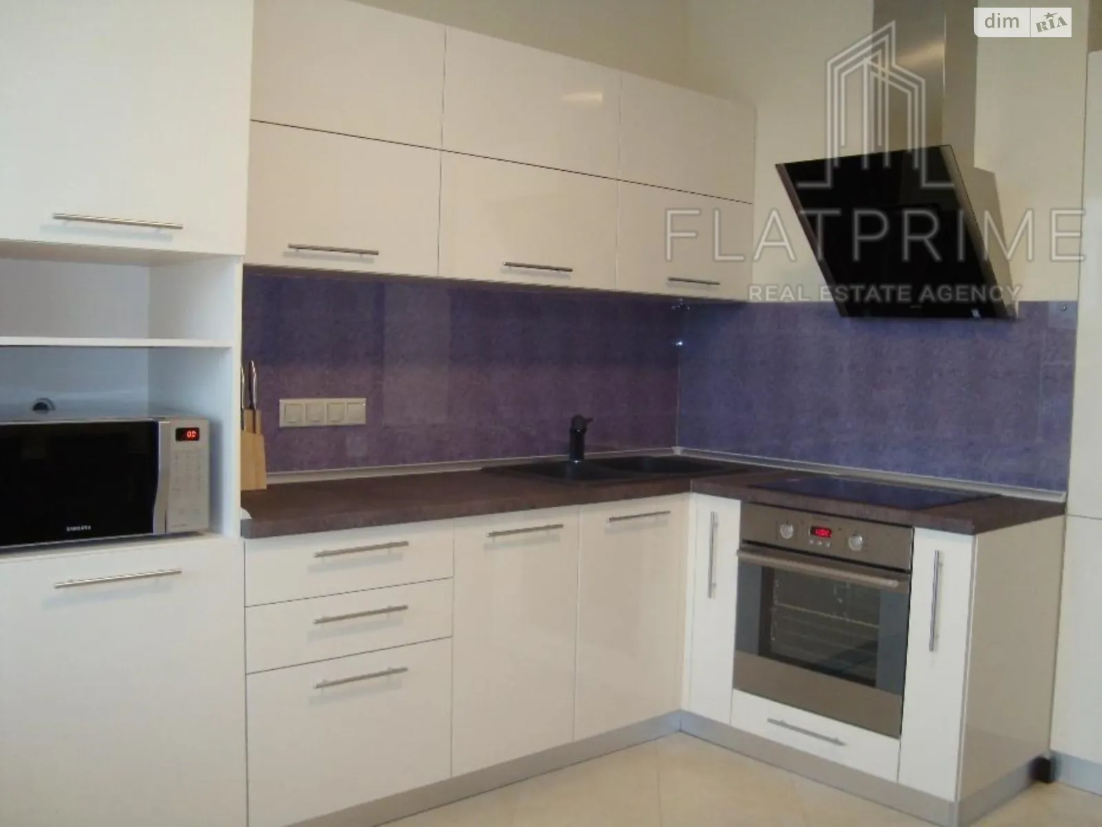 Продается 1-комнатная квартира 49 кв. м в Киеве, ул. Анны Ахматовой, 28 - фото 1