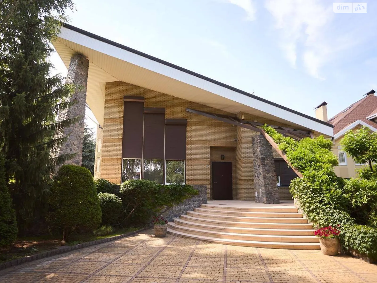 Продается дом на 2 этажа 465 кв. м с камином, цена: 550000 $ - фото 1