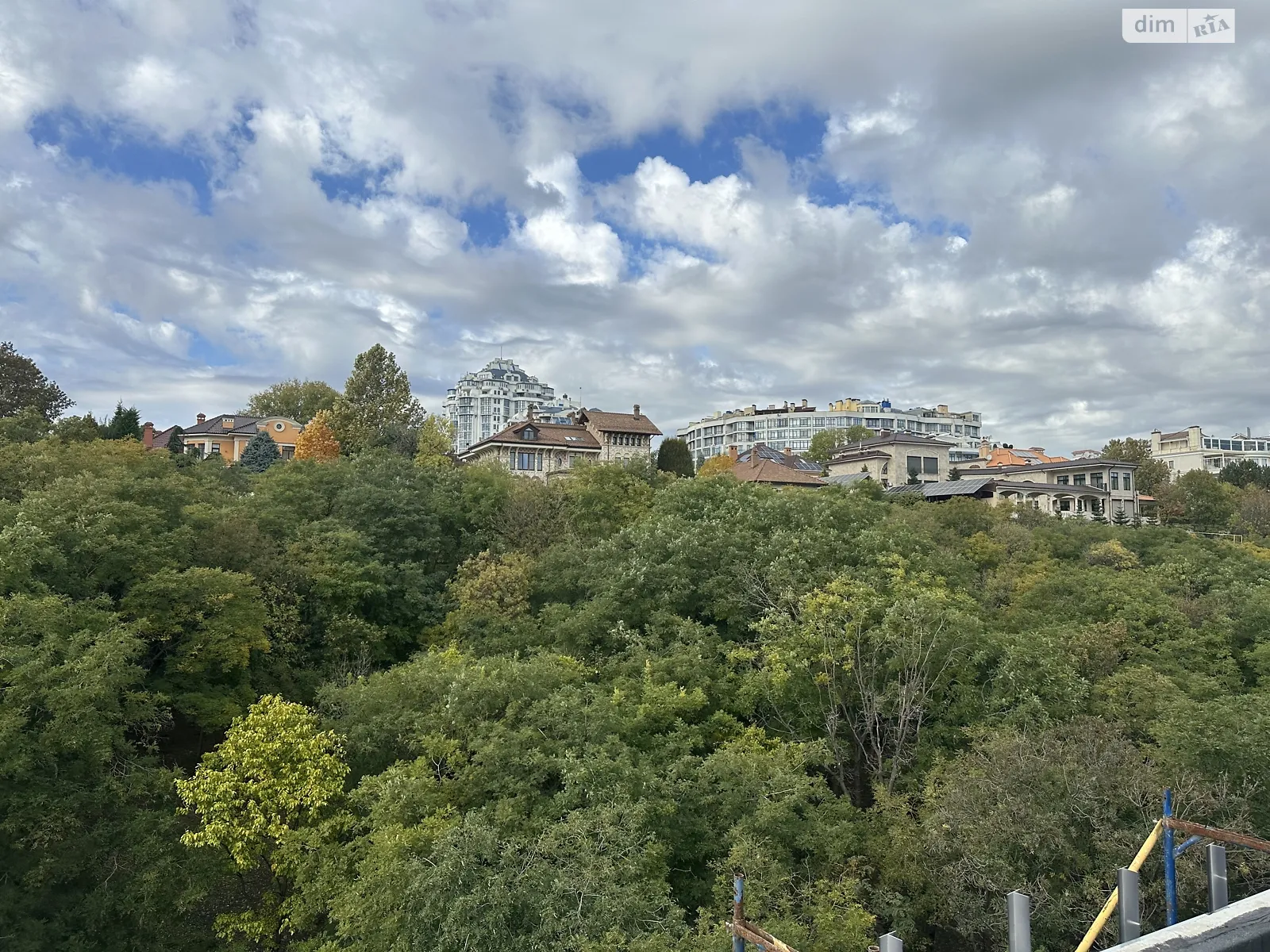 Продается 3-комнатная квартира 115 кв. м в Одессе, ул. Вице-адмирала Азарова, 28/1 - фото 1