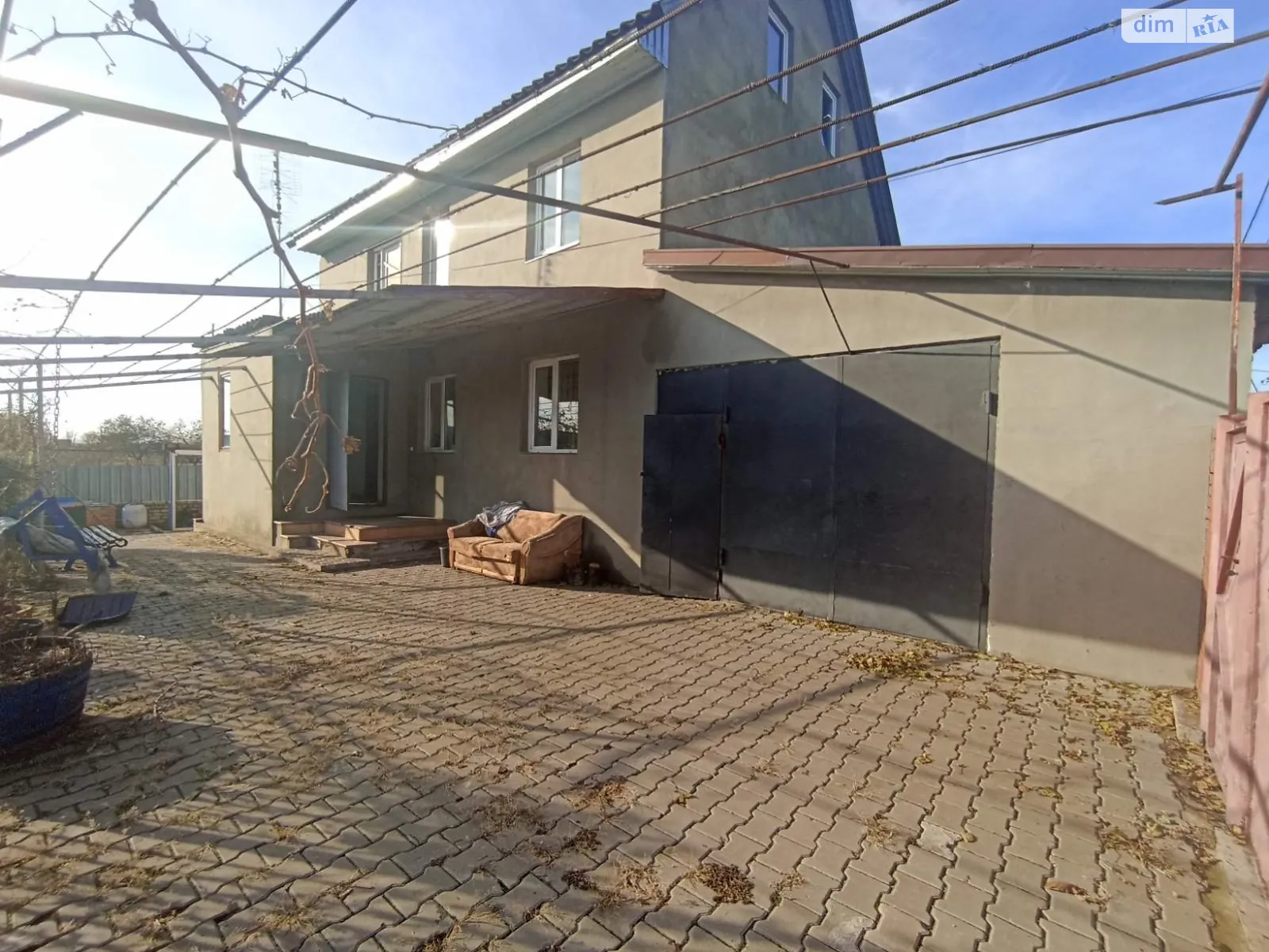 Продается дом на 3 этажа 200 кв. м с гаражом, цена: 50000 $ - фото 1