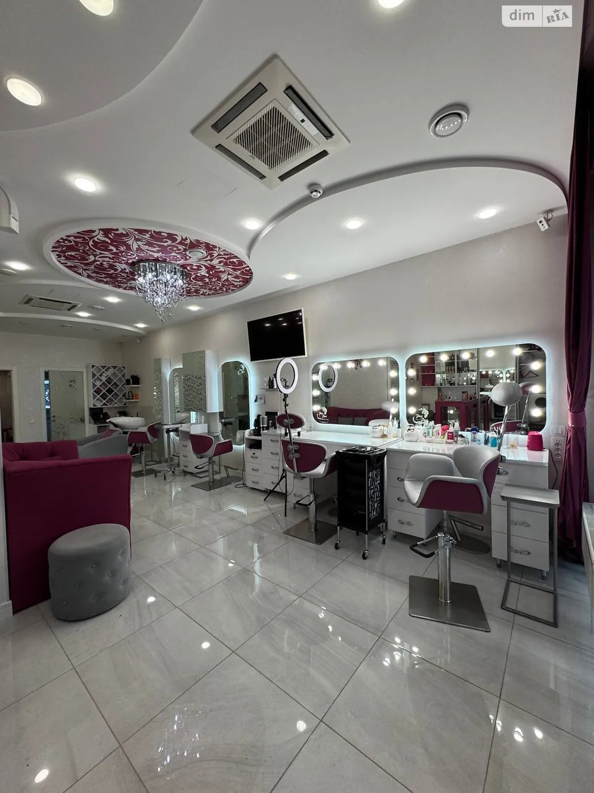 Продается помещения свободного назначения 59.9 кв. м в 4-этажном здании, цена: 149999 $ - фото 1