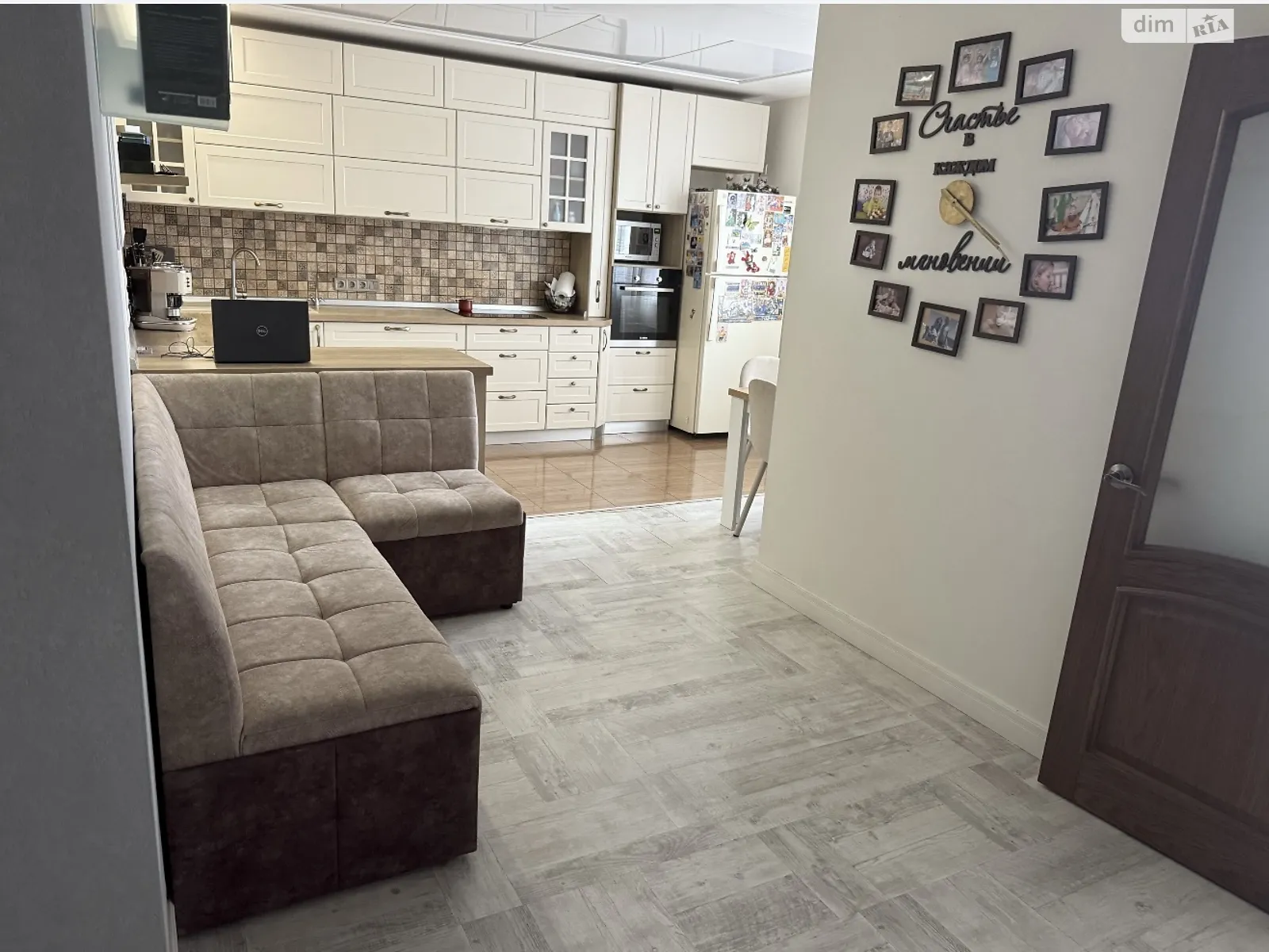 Продається 2-кімнатна квартира 69 кв. м у Одесі, мас. Радужний, 15/4 - фото 1