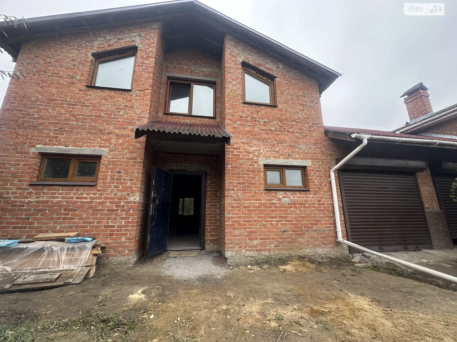 Продается дом на 2 этажа 170 кв. м с камином, цена: 75000 $ - фото 1