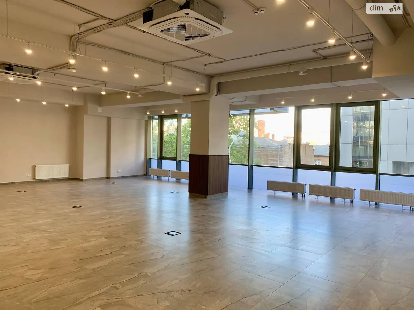 Сдается в аренду офис 173 кв. м в бизнес-центре, цена: 1730 $ - фото 1