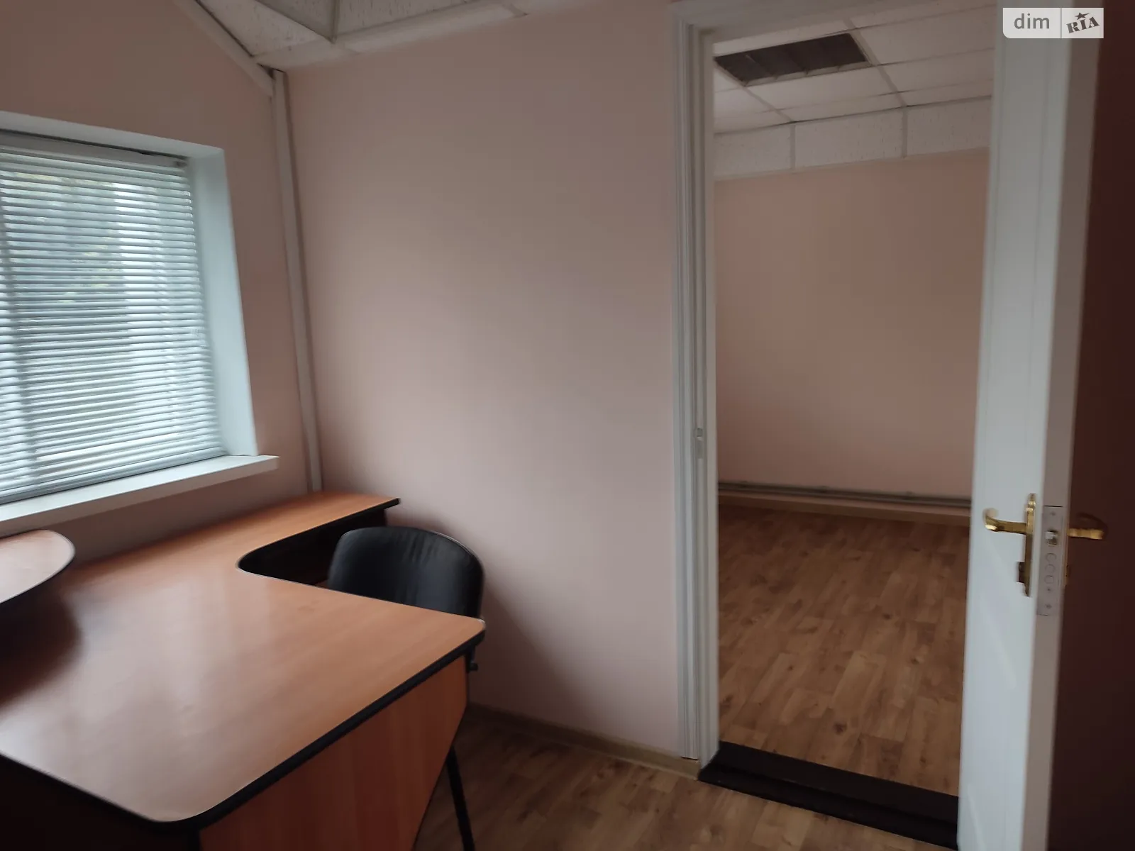 Сдается в аренду офис 44 кв. м в бизнес-центре, цена: 11000 грн - фото 1