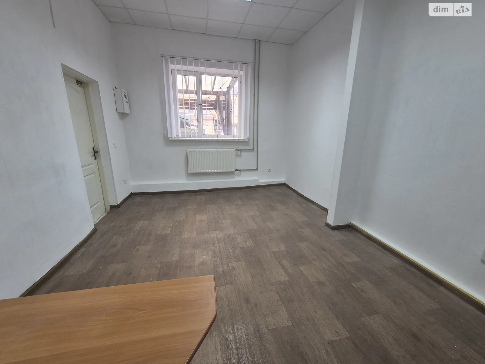 Сдается в аренду офис 18 кв. м в бизнес-центре, цена: 4700 грн - фото 1