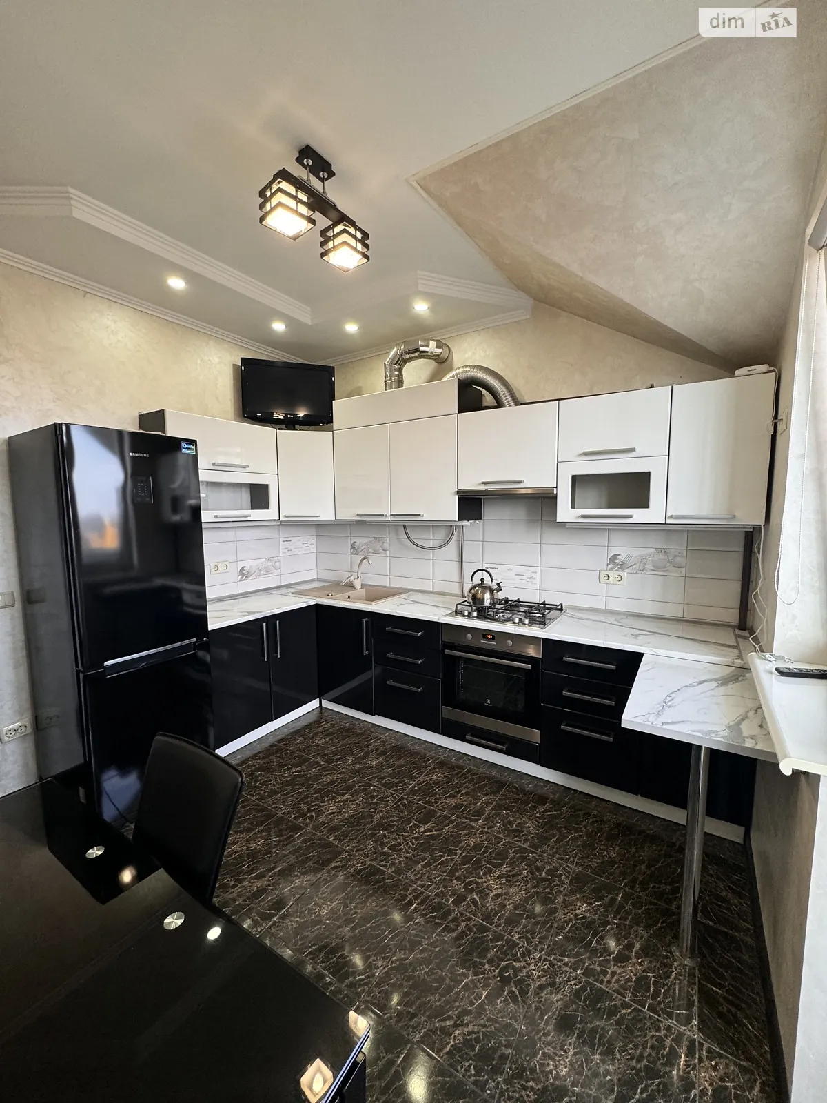 Сдается в аренду 2-комнатная квартира 65 кв. м в Черновцах, ул. Ровенская - фото 1