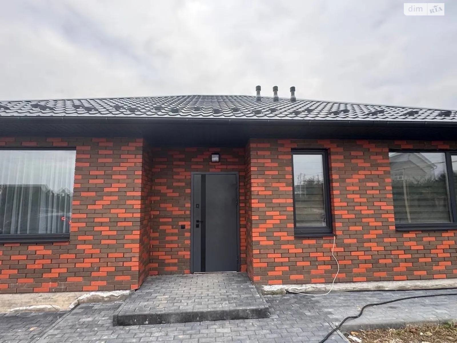 Продается одноэтажный дом 100 кв. м с баней/сауной, цена: 140000 $ - фото 1