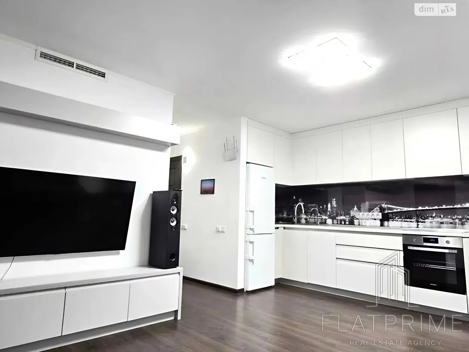 Продается 1-комнатная квартира 56.7 кв. м в Киеве, ул. Юрия Пасхалина(Ильича), 17 - фото 1