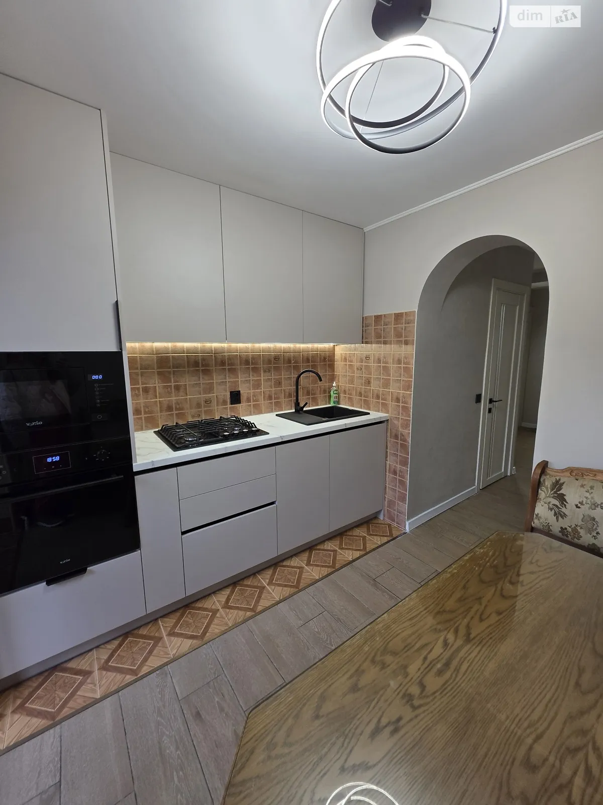 Продається 4-кімнатна квартира 90 кв. м у Ужгороді, вул. Капушанська(Перемоги), 132 - фото 1