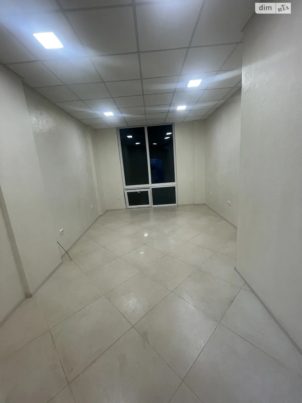 Сдается в аренду офис 20 кв. м в бизнес-центре, цена: 12000 грн - фото 1