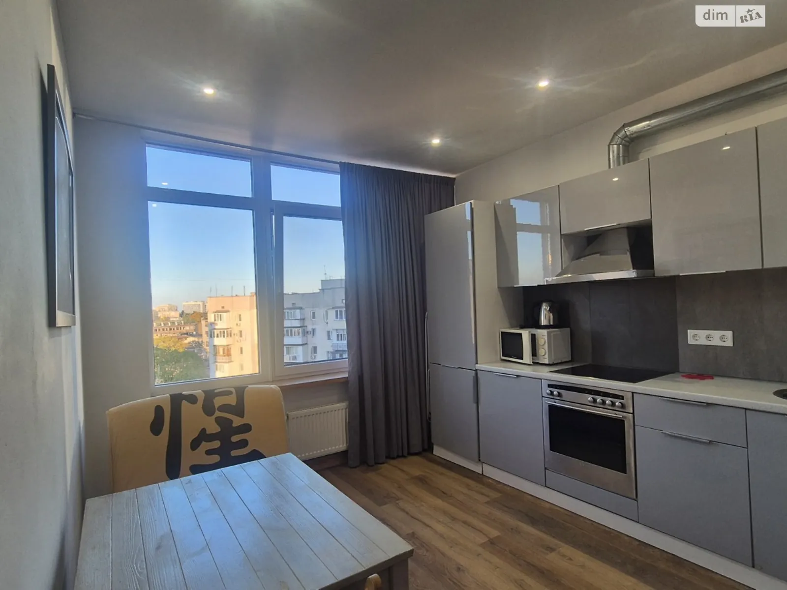 Сдается в аренду 1-комнатная квартира 40 кв. м в Одессе, ул. Бассейная, 34 - фото 1