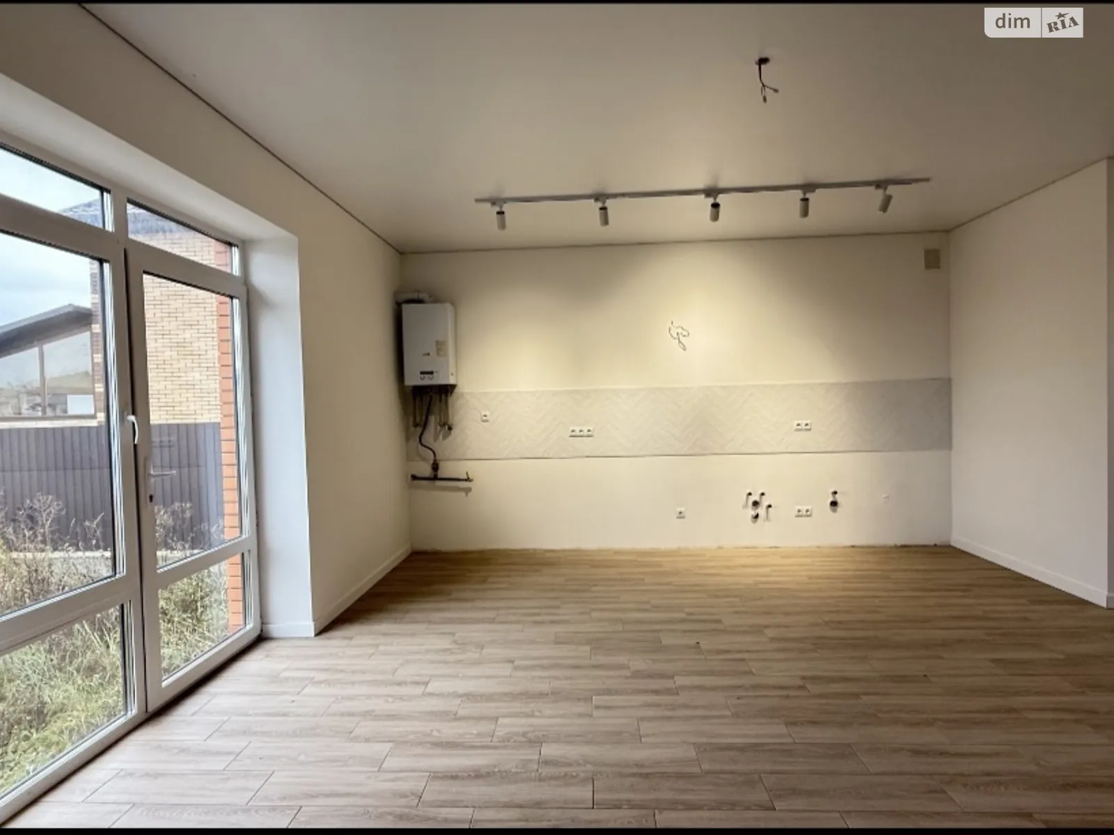 Продается дом на 2 этажа 115 кв. м с гаражом, цена: 115000 $ - фото 1