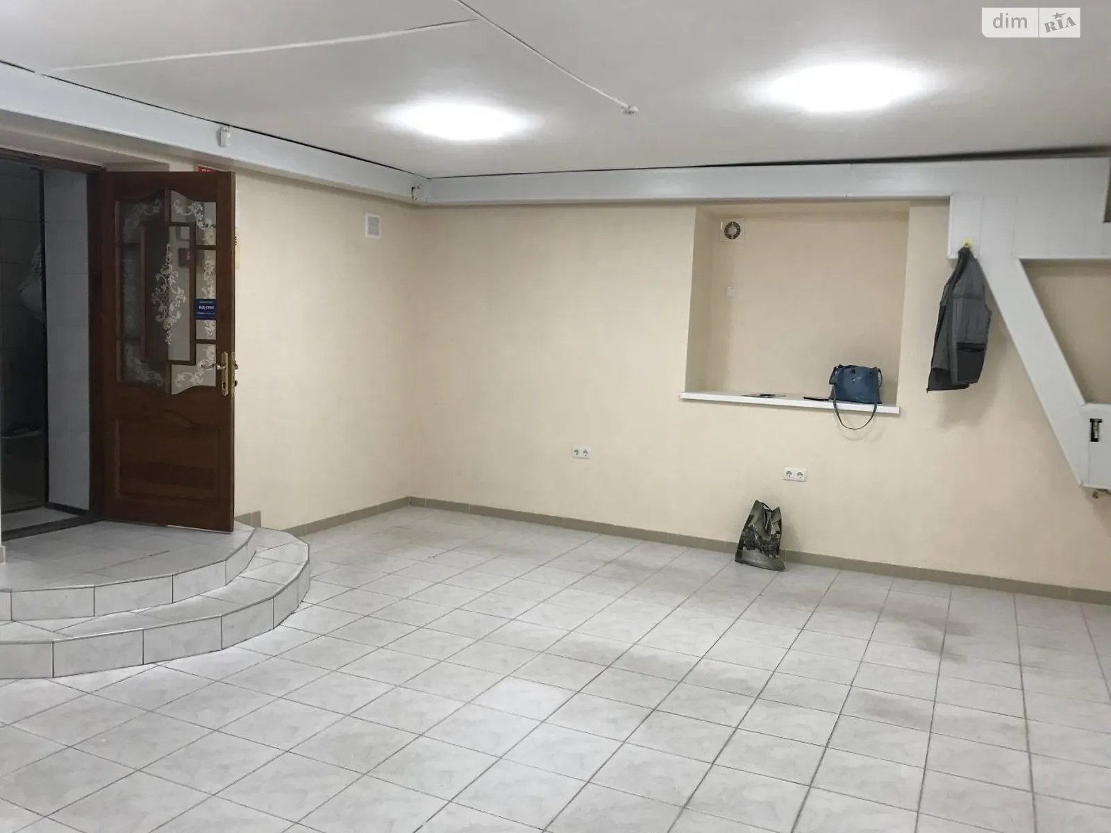 Сдается в аренду помещения свободного назначения 31.7 кв. м в 4-этажном здании, цена: 16000 грн - фото 1