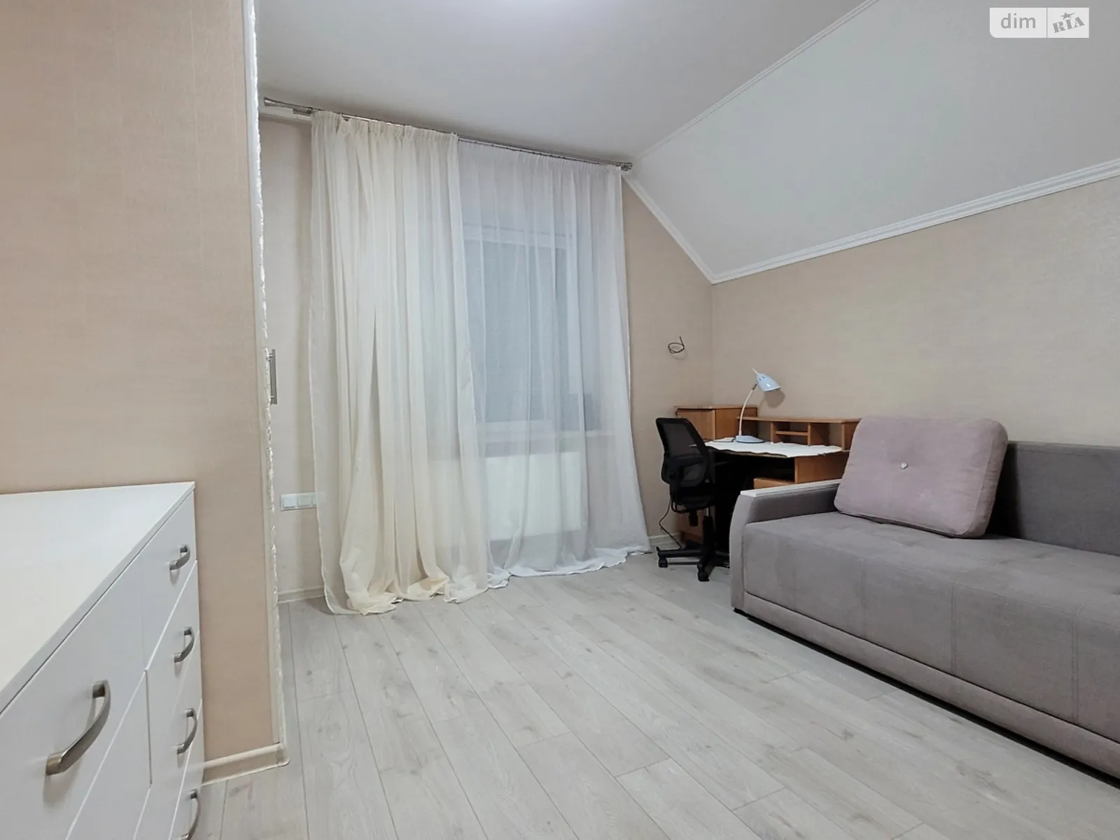 Сдается в аренду дом на 2 этажа 140 кв. м с балконом, цена: 1000 $ - фото 1