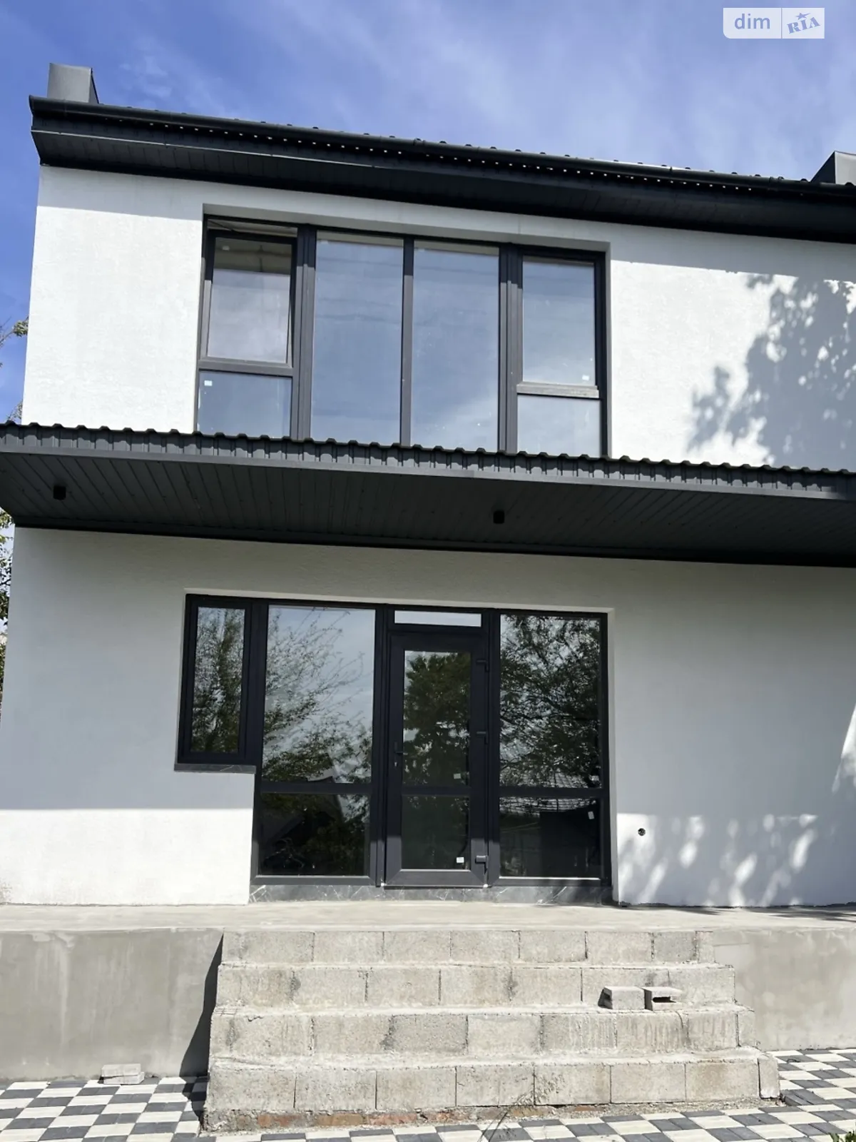 Продается дом на 2 этажа 130 кв. м с верандой, цена: 128000 $ - фото 1