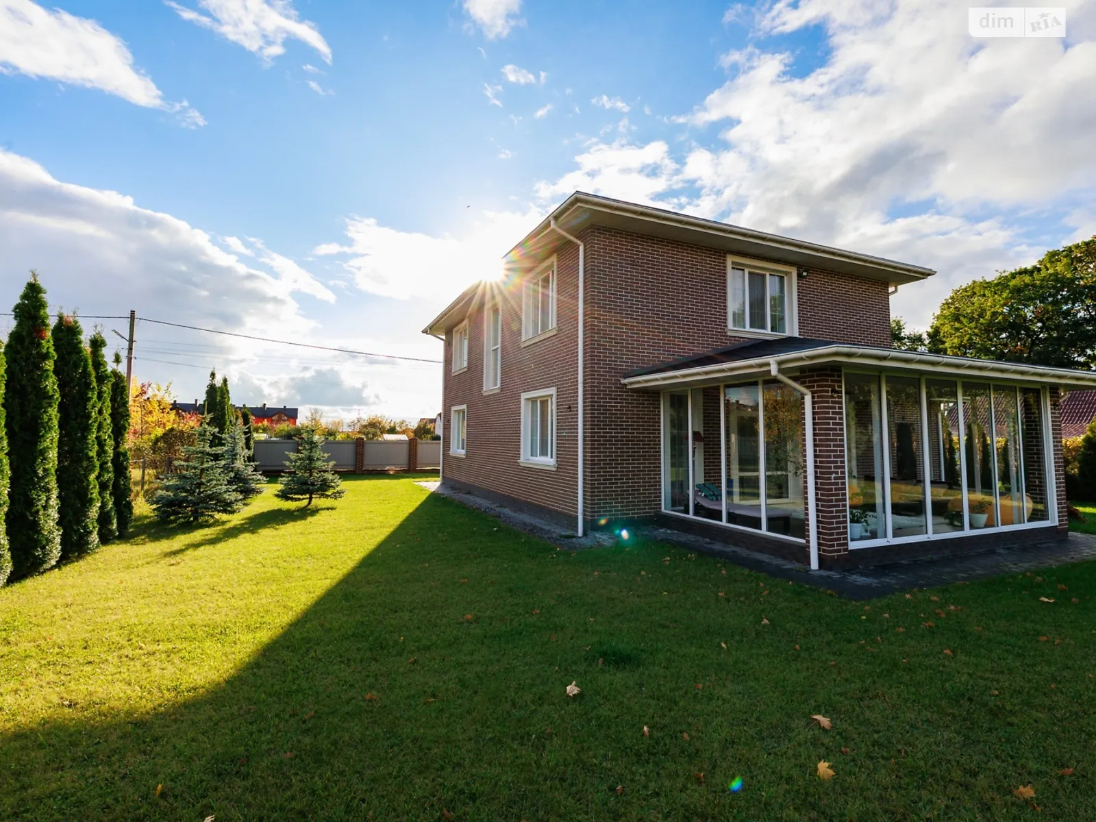 Продается дом на 2 этажа 253 кв. м с верандой, цена: 290000 $ - фото 1